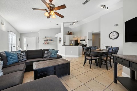 House in Davenport, Florida 4 bedrooms, 145.11 sq.m. № 1893940 - photo 14