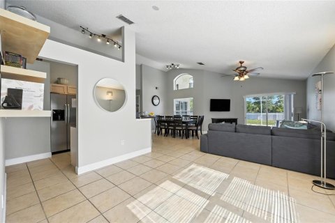 House in Davenport, Florida 4 bedrooms, 145.11 sq.m. № 1893940 - photo 10