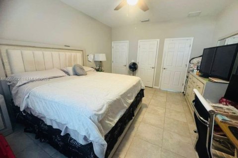 House in LaBelle, Florida 3 bedrooms № 2023497 - photo 6