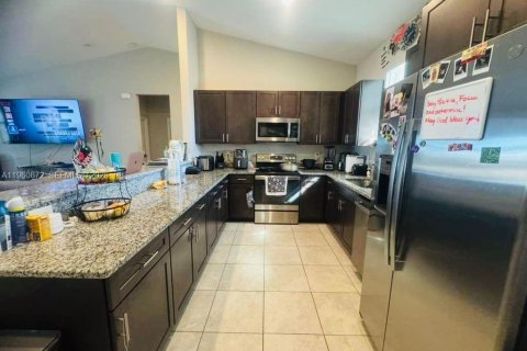 House in LaBelle, Florida 3 bedrooms № 2023497 - photo 4