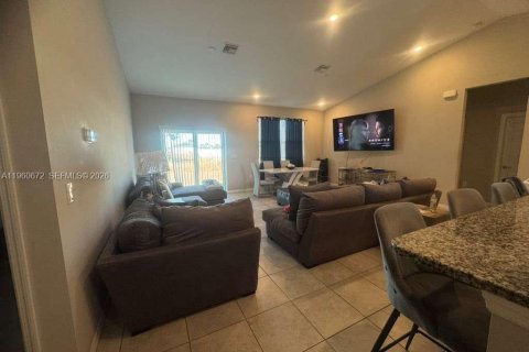House in LaBelle, Florida 3 bedrooms № 2023497 - photo 3