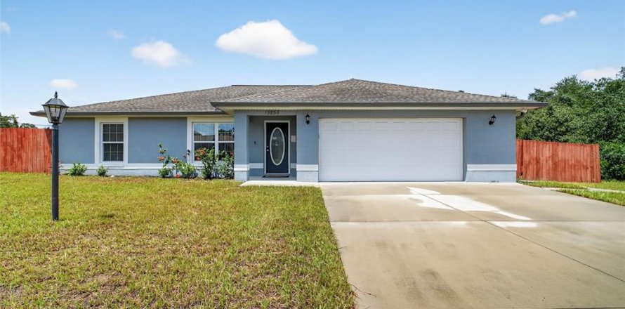 House in Ocala, Florida 3 bedrooms, 146.04 sq.m. № 1893603