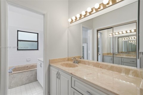 Villa ou maison à vendre à Davie, Floride: 3 chambres, 190.91 m2 № 2040448 - photo 12