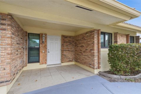 Villa ou maison à vendre à Davie, Floride: 3 chambres, 190.91 m2 № 2040448 - photo 3