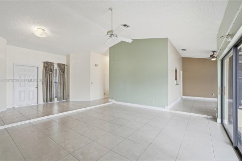 Villa ou maison à vendre à Davie, Floride: 3 chambres, 190.91 m2 № 2040448 - photo 5