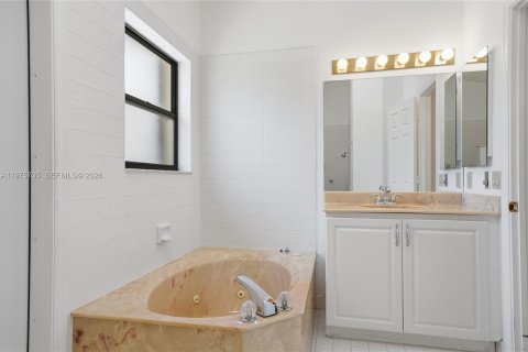 Villa ou maison à vendre à Davie, Floride: 3 chambres, 190.91 m2 № 2040448 - photo 15