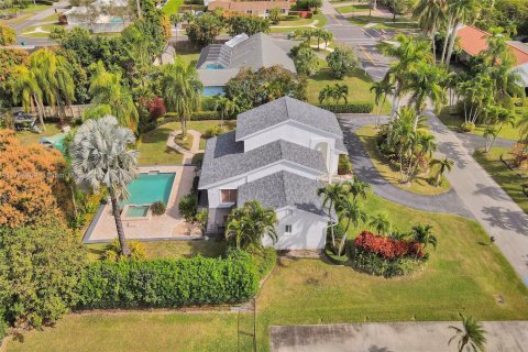 Casa en venta en Cutler Bay, Florida, 6 dormitorios, 345.41 m2 № 1698771 - foto 25