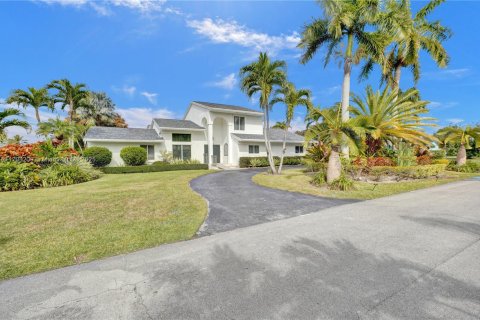 Casa en venta en Cutler Bay, Florida, 6 dormitorios, 345.41 m2 № 1698771 - foto 2