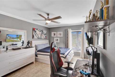 Casa en venta en Cutler Bay, Florida, 6 dormitorios, 345.41 m2 № 1698771 - foto 20