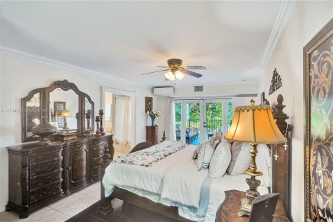 Casa en venta en Cutler Bay, Florida, 6 dormitorios, 345.41 m2 № 1698771 - foto 11