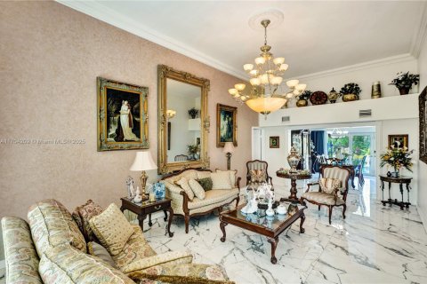 Casa en venta en Cutler Bay, Florida, 6 dormitorios, 345.41 m2 № 1698771 - foto 3