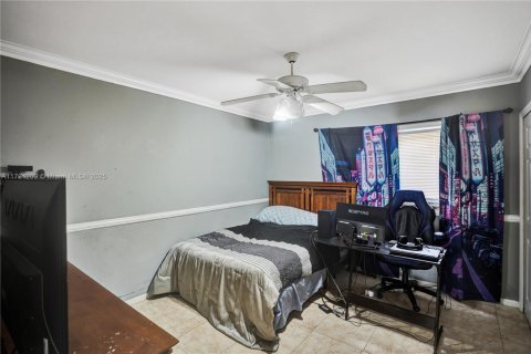 Casa en venta en Cutler Bay, Florida, 6 dormitorios, 345.41 m2 № 1698771 - foto 18