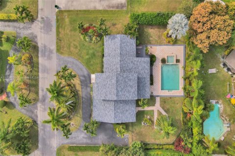 Casa en venta en Cutler Bay, Florida, 6 dormitorios, 345.41 m2 № 1698771 - foto 26