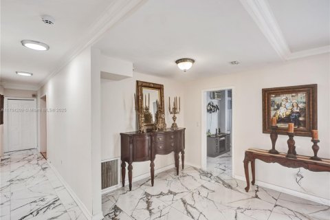 Casa en venta en Cutler Bay, Florida, 6 dormitorios, 345.41 m2 № 1698771 - foto 10