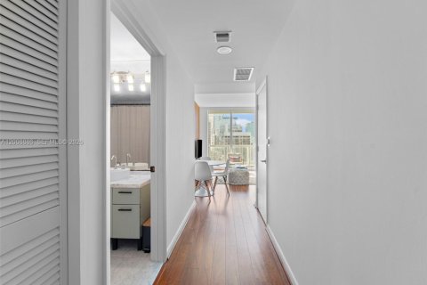 Condo in Miami, Florida, 1 bedroom № 2072071 - photo 3