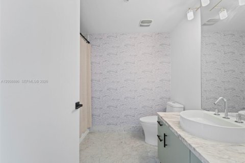 Condo in Miami, Florida, 1 bedroom № 2072071 - photo 7