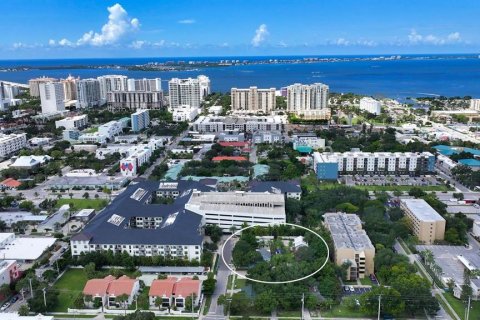 Commercial property in Sarasota, Florida 32 bedrooms, 344.2 sq.m. № 2215253