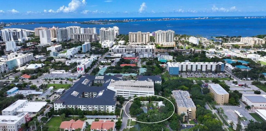 Immobilier commercial à Sarasota, Floride 32 chambres, 344.2 m2 № 2215253