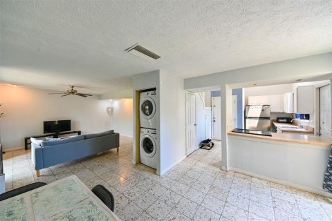 Condo in Tampa, Florida, 2 bedrooms  № 1874123 - photo 9
