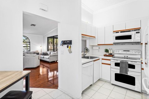 Condo in Boynton Beach, Florida, 3 bedrooms № 2260309 - photo 8