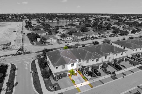 Adosado en venta en Homestead, Florida, 3 dormitorios, 142.14 m2 № 1985810 - foto 18