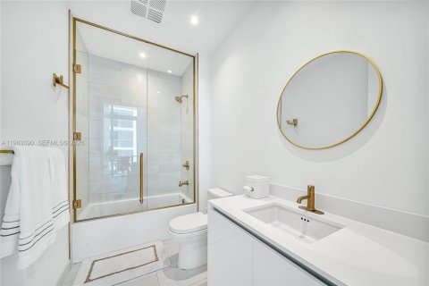 Купить кондоминиум в Майами, Флорида 2 спальни, 107.58м2, № 2253034 - фото 15