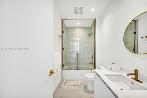 Купить кондоминиум в Майами, Флорида 2 спальни, 107.58м2, № 2253034 - фото 14