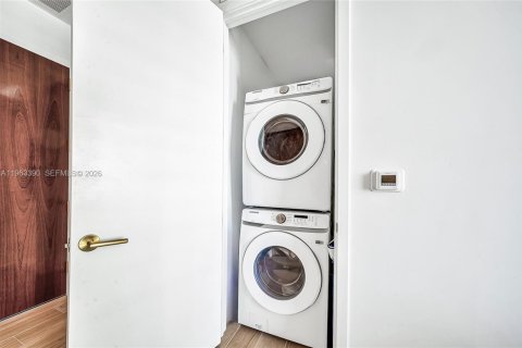 Купить кондоминиум в Майами, Флорида 2 спальни, 107.58м2, № 2253034 - фото 29