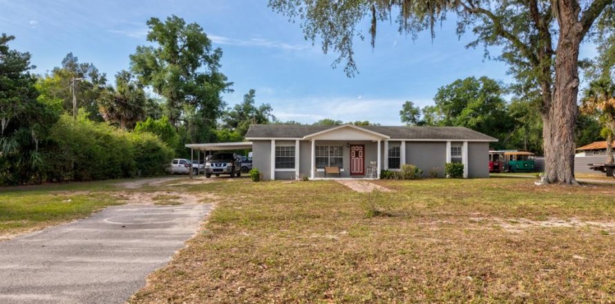 House in Eustis, Florida 3 bedrooms, 135.27 sq.m. № 2111391