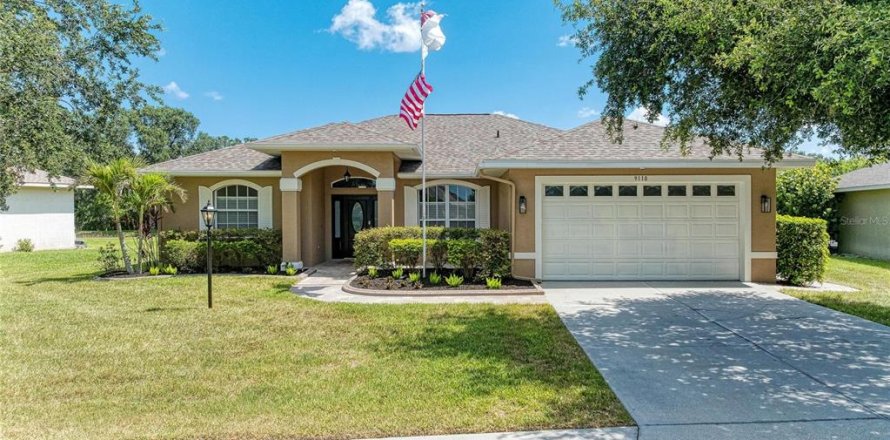 House in Parrish, Florida 3 bedrooms, 181.44 sq.m. № 2208442