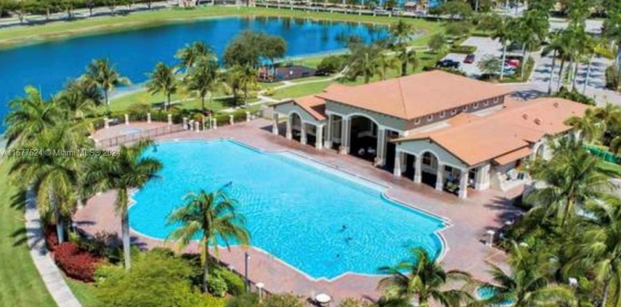 Condominio en Cutler Bay, Florida, 2 dormitorios  № 1958073