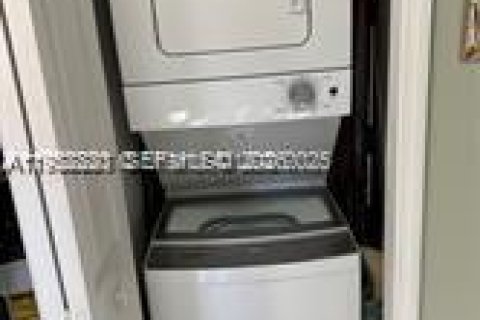 Condo in Homestead, Florida, 3 bedrooms  № 2020704 - photo 23