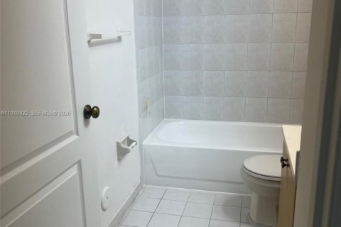 Купить кондоминиум в Майами, Флорида 2 спальни, 91.97м2, № 2013815 - фото 9