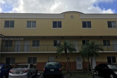 Кондоминиум с 2 спальнями в Майами, Флорида № 2013815