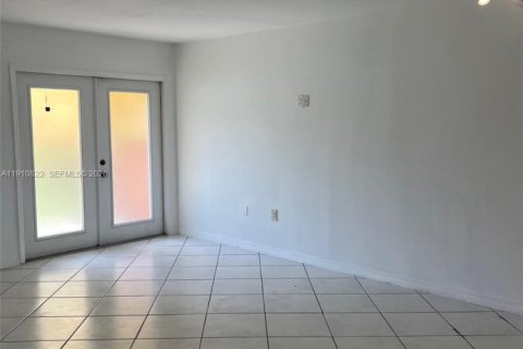 Купить кондоминиум в Майами, Флорида 2 спальни, 91.97м2, № 2013815 - фото 16