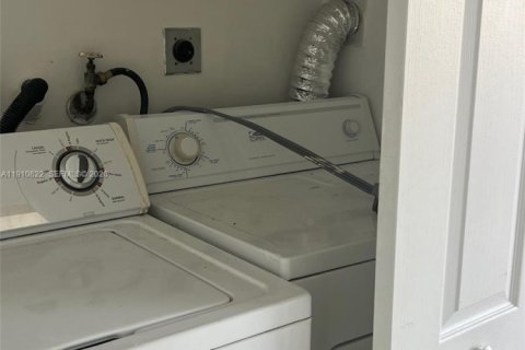 Купить кондоминиум в Майами, Флорида 2 спальни, 91.97м2, № 2013815 - фото 15