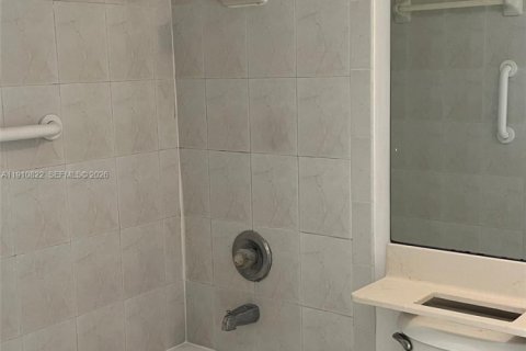 Купить кондоминиум в Майами, Флорида 2 спальни, 91.97м2, № 2013815 - фото 12