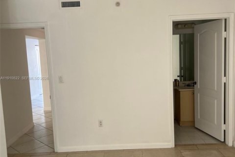 Купить кондоминиум в Майами, Флорида 2 спальни, 91.97м2, № 2013815 - фото 17