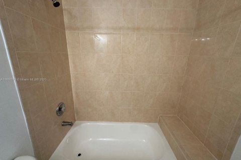 Снять в аренду кондоминиум в Хомстед, Флорида 3 спальни, 110.93м2, № 1982820 - фото 22