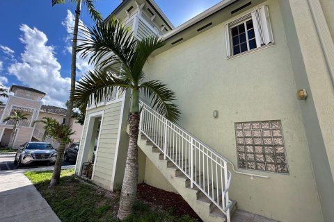 Снять в аренду кондоминиум в Хомстед, Флорида 3 спальни, 110.93м2, № 1982820 - фото 2