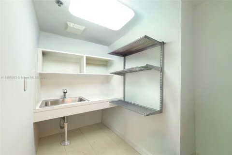 Condo in Key Biscayne, Florida, 2 bedrooms  № 1967800 - photo 15