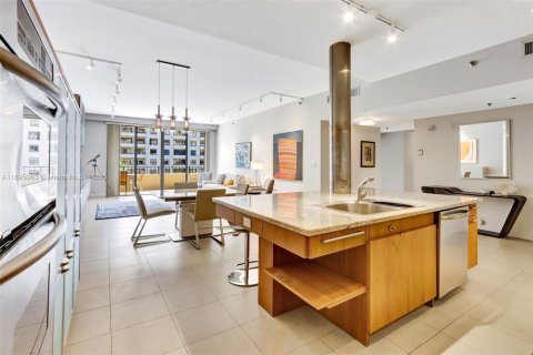 Condo in Key Biscayne, Florida, 2 bedrooms  № 1967800 - photo 10