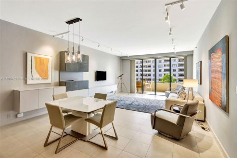 Condo in Key Biscayne, Florida, 2 bedrooms  № 1967800 - photo 2