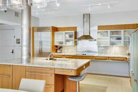 Condo in Key Biscayne, Florida, 2 bedrooms  № 1967800 - photo 8