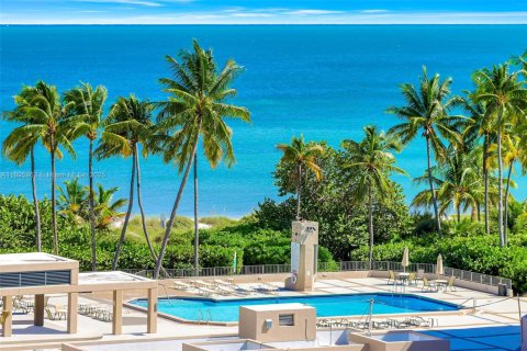 Condo in Key Biscayne, Florida, 2 bedrooms  № 1967800 - photo 12