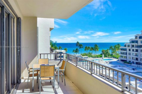 Condo in Key Biscayne, Florida, 2 bedrooms  № 1967800 - photo 11