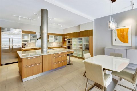 Condo in Key Biscayne, Florida, 2 bedrooms  № 1967800 - photo 9