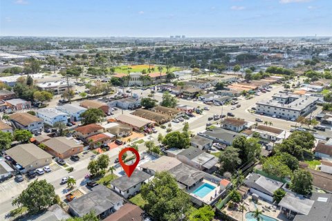 Casa en venta en Hialeah, Florida, 3 dormitorios № 1978212 - foto 27