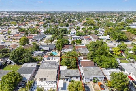 Casa en venta en Hialeah, Florida, 3 dormitorios № 1978212 - foto 23