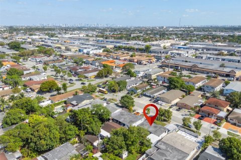Casa en venta en Hialeah, Florida, 3 dormitorios № 1978212 - foto 29